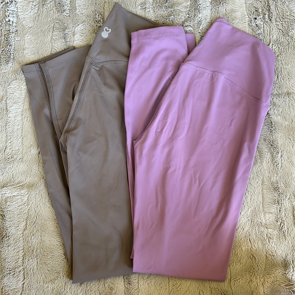 Belle and Bell Seamless Crush Leggings 2 pack like new